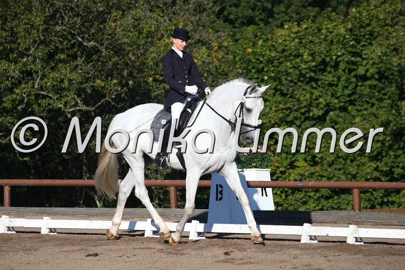 009L4285_Genia_Dressurreiter L.JPG